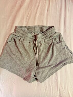 Alo Grey Women’s Lounge Shorts small